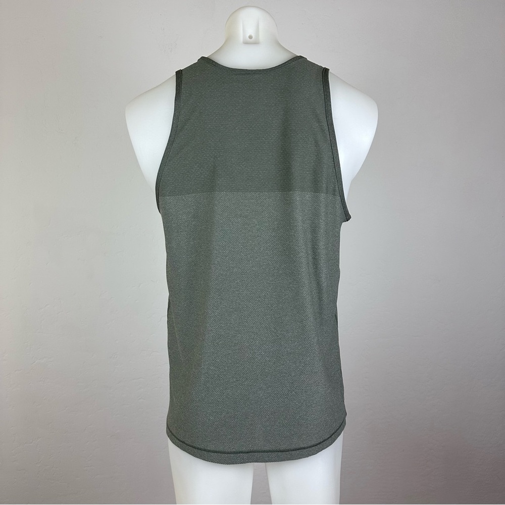 Vuori Men’s Grandview Tech Tank Top - Picture 8 of 9